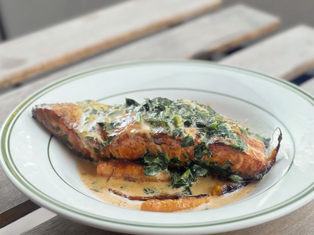Salmon with Garlic Cream&nbsp;Sauce